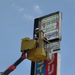 立川市若葉町：塾のポール看板の蛍光灯交換